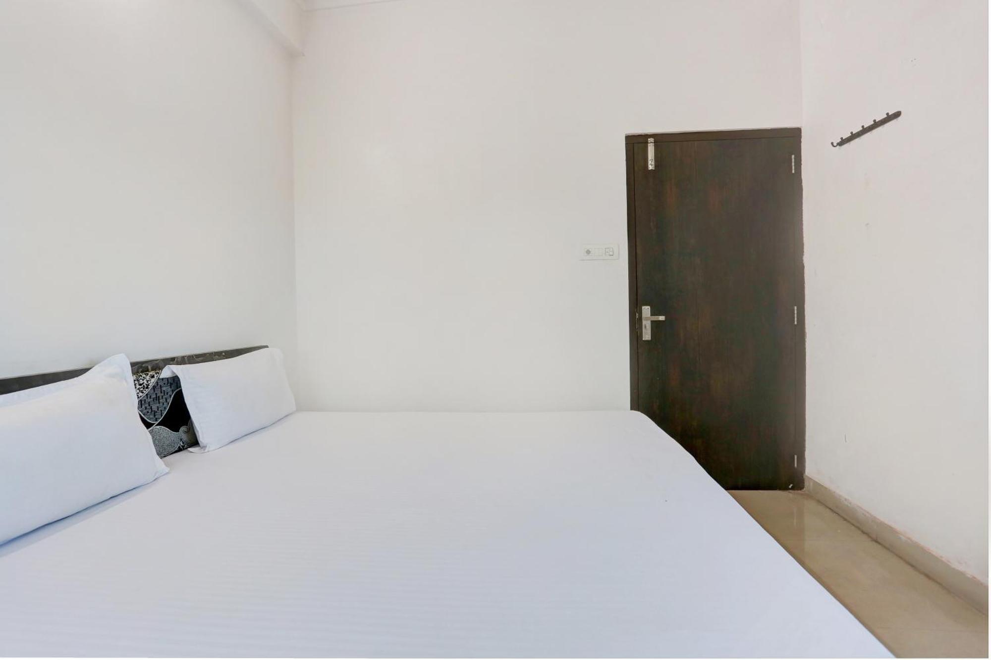 Super Hotel O Goverdhan Villa Udaipur Bagian luar foto